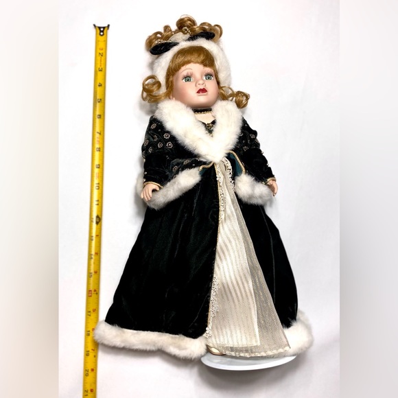 Brass Key Victorian Rose Collection Genuine Porcelain Doll Special Ed 1997 - Picture 8 of 9